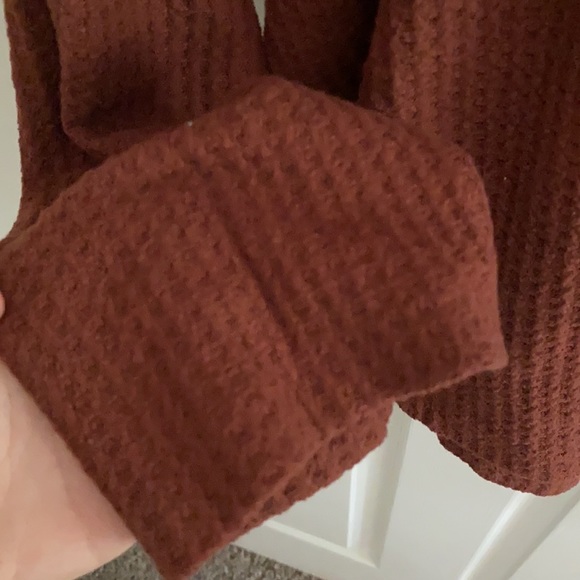 American Eagle Comfy Sweater - Picture 4 of 5